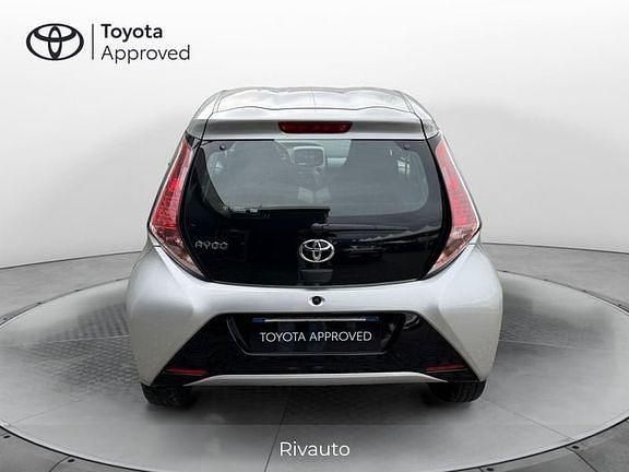 Usata Toyota Aygo X-play 69 CV (50 kW) 2017 Argento Utilitaria