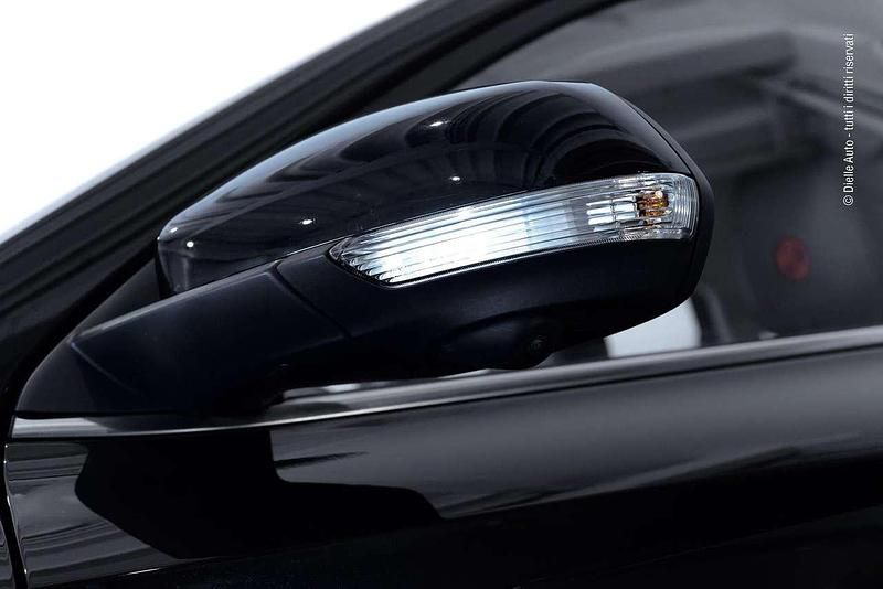 Usata MG ZS Luxury 106 CV (77 kW) 2023 Nero / pebble black met. SUV