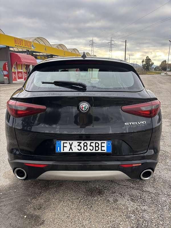 Usata Alfa Romeo Stelvio Super 179 CV (131 kW) 2017 SUV