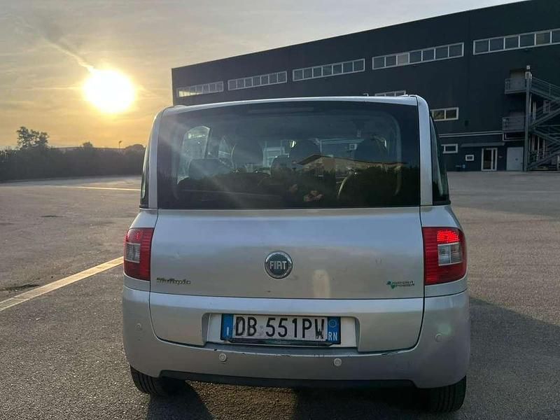 Usata Fiat Multipla Emotion 92 CV (67 kW) 2006 Argento Monovolume
