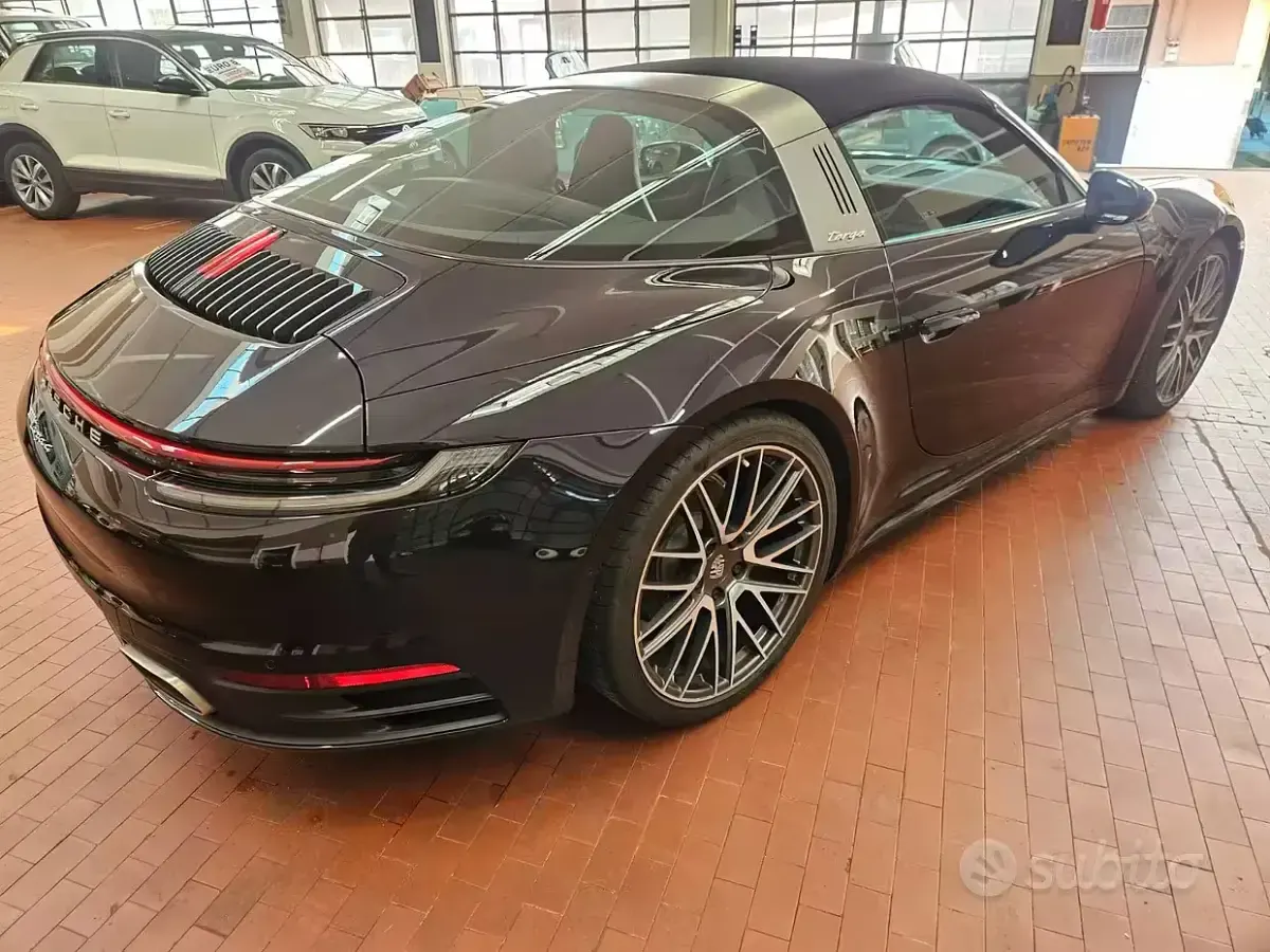 Usata Porsche 992 385 CV (283 kW) 2021 Nero Cabrio