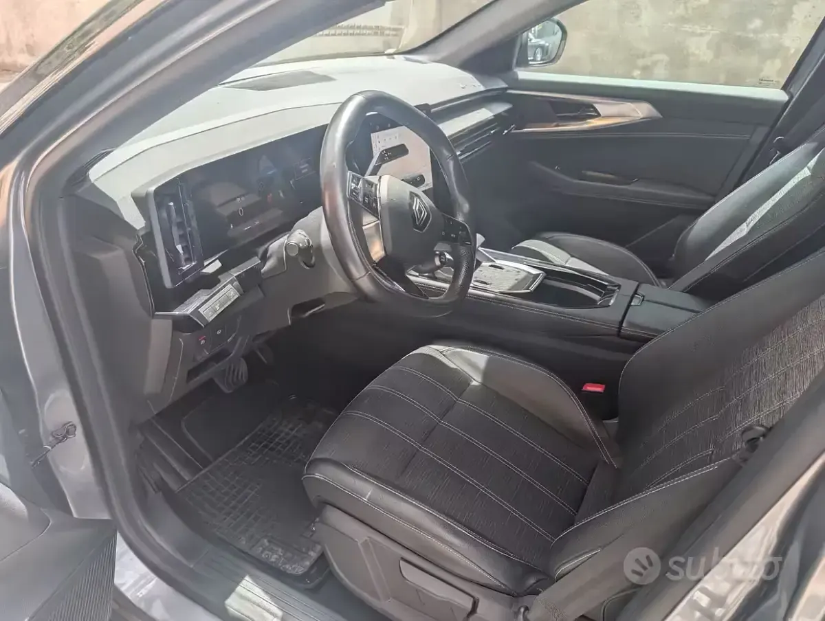 Usata Renault Austral Techno 158 CV (116 kW) 2024 Grigio SUV