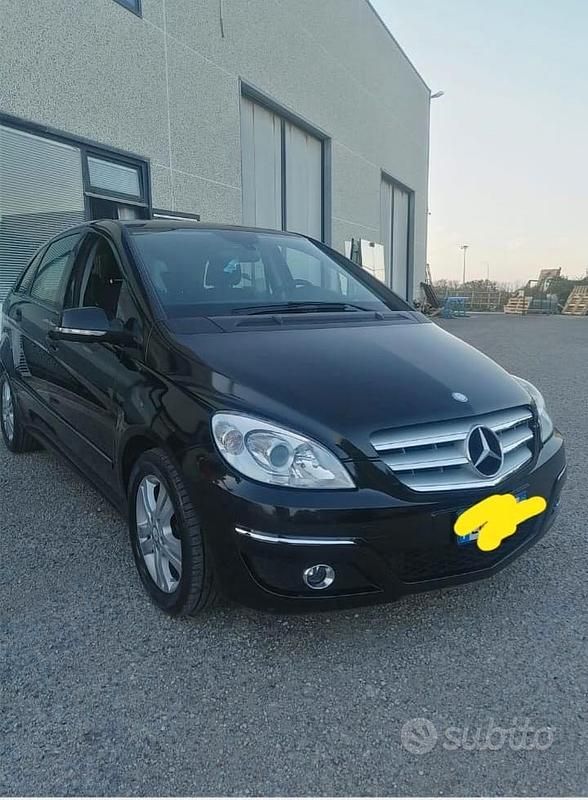 Usata Mercedes 180 2010 Nero Berlina