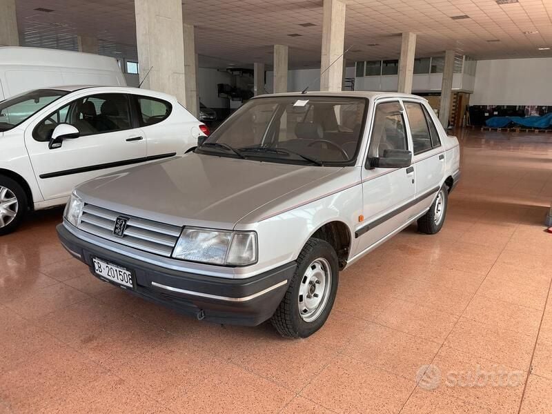 Usata Peugeot 309 158 CV (116 kW) 1990 Grigio Utilitaria