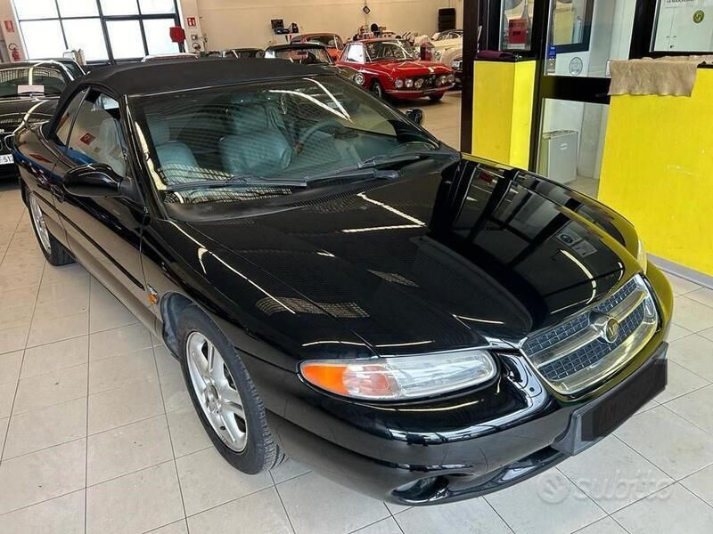 Nero Usata 1996 Chrysler Stratus Cabrio | 6000 € - Immagine 1/4