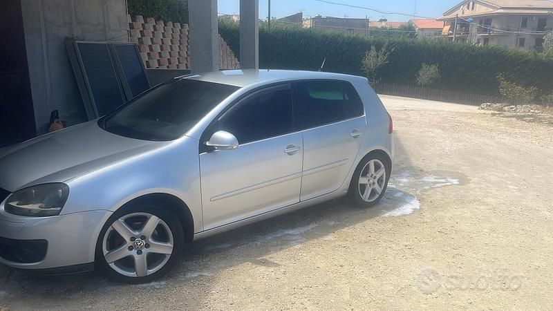 Usata VW Golf V 105 CV (77 kW) 2007 Grigio Berlina