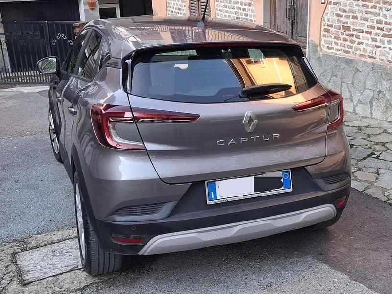 Usata Renault Captur Equilibre 101 CV (74 kW) 2023 Grigio SUV