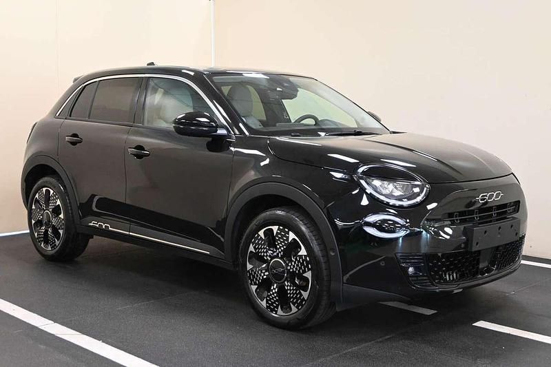 Nero Usata 2024 Fiat 600 La Prima SUV | 22.900 € (Buon prezzo) - Immagine 1/4