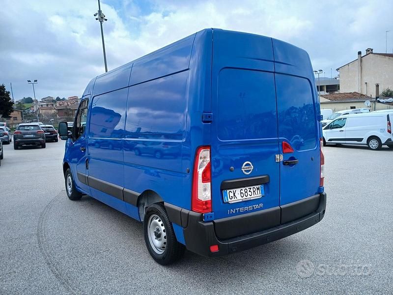 Usata Nissan Interstar 135 CV (99 kW) 2022 Blu Furgone