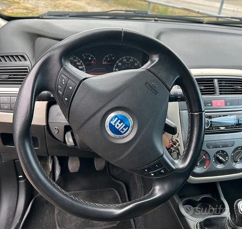 Usata Fiat Grande Punto 95 CV (69 kW) 2006 Nero Utilitaria