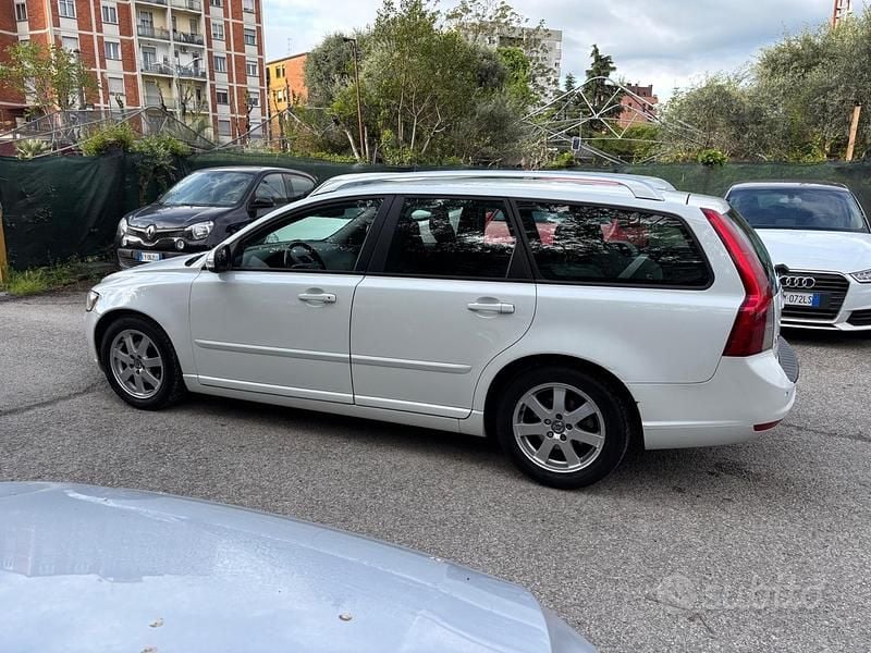 Usata Volvo V50 115 CV (84 kW) 2011 Bianco Station wagon