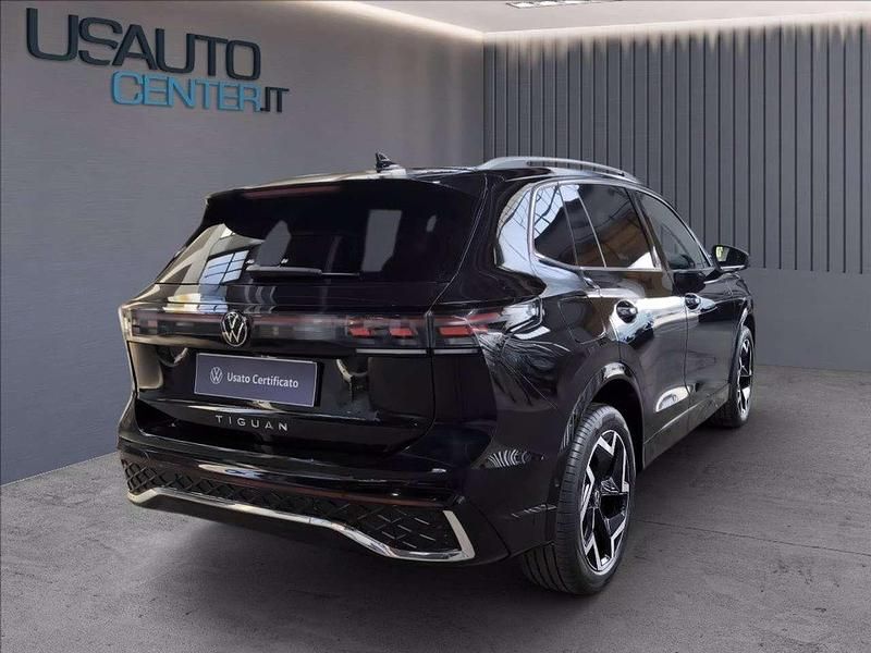 Usata VW Tiguan R-line 150 CV (110 kW) 2024 Grenadill black metallizzato SUV