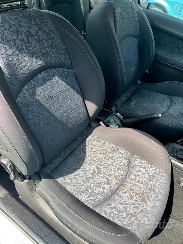 Begagnad Peugeot 206 109 HK (80 kW) 2005 Grå Cab