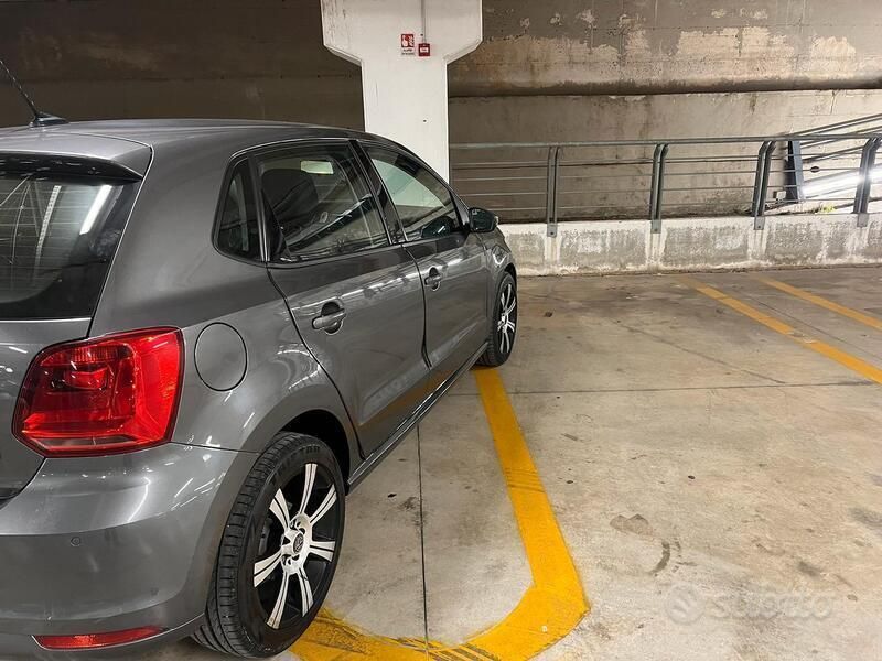 Usata VW Polo 85 CV (62 kW) 2015 Grigio Utilitaria