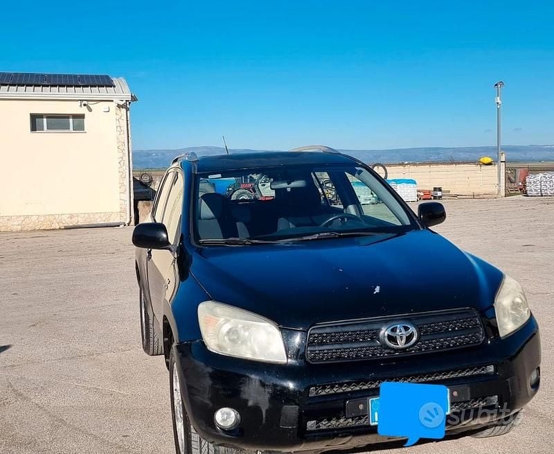 Usata Toyota RAV4 136 CV (100 kW) 2007 Nero SUV