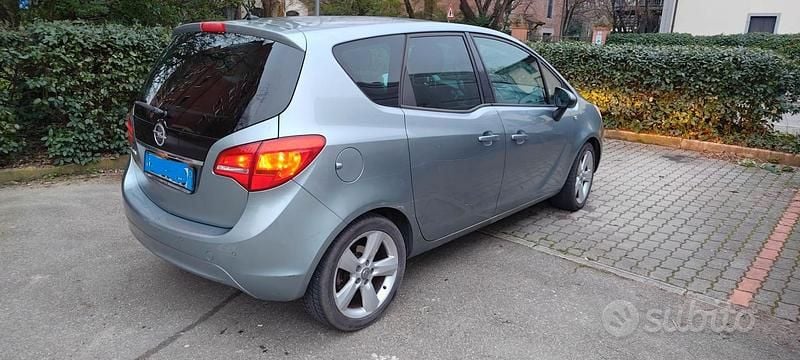Usata Opel Meriva 100 CV (73 kW) 2010 Monovolume