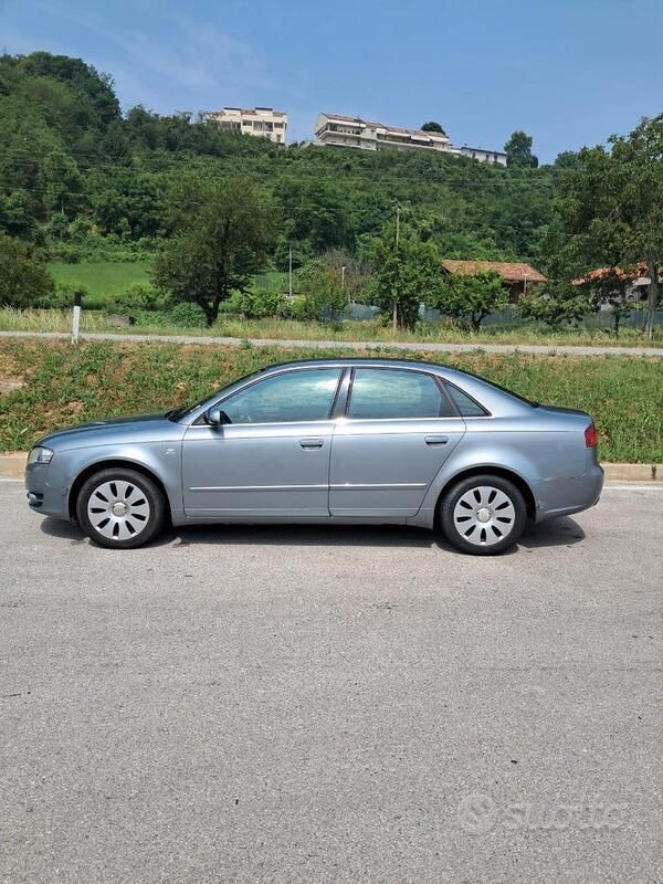 Usata 2005 Audi A4 Tre volumi | 600 € (Super prezzo) - Immagine 1/4
