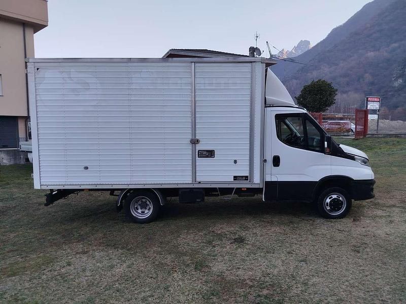 Occasion Iveco Daily 136 ch (100 kW) 2023 Blanc Van