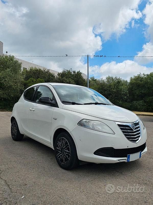 Usata Lancia Ypsilon 69 CV (50 kW) 2014 Utilitaria