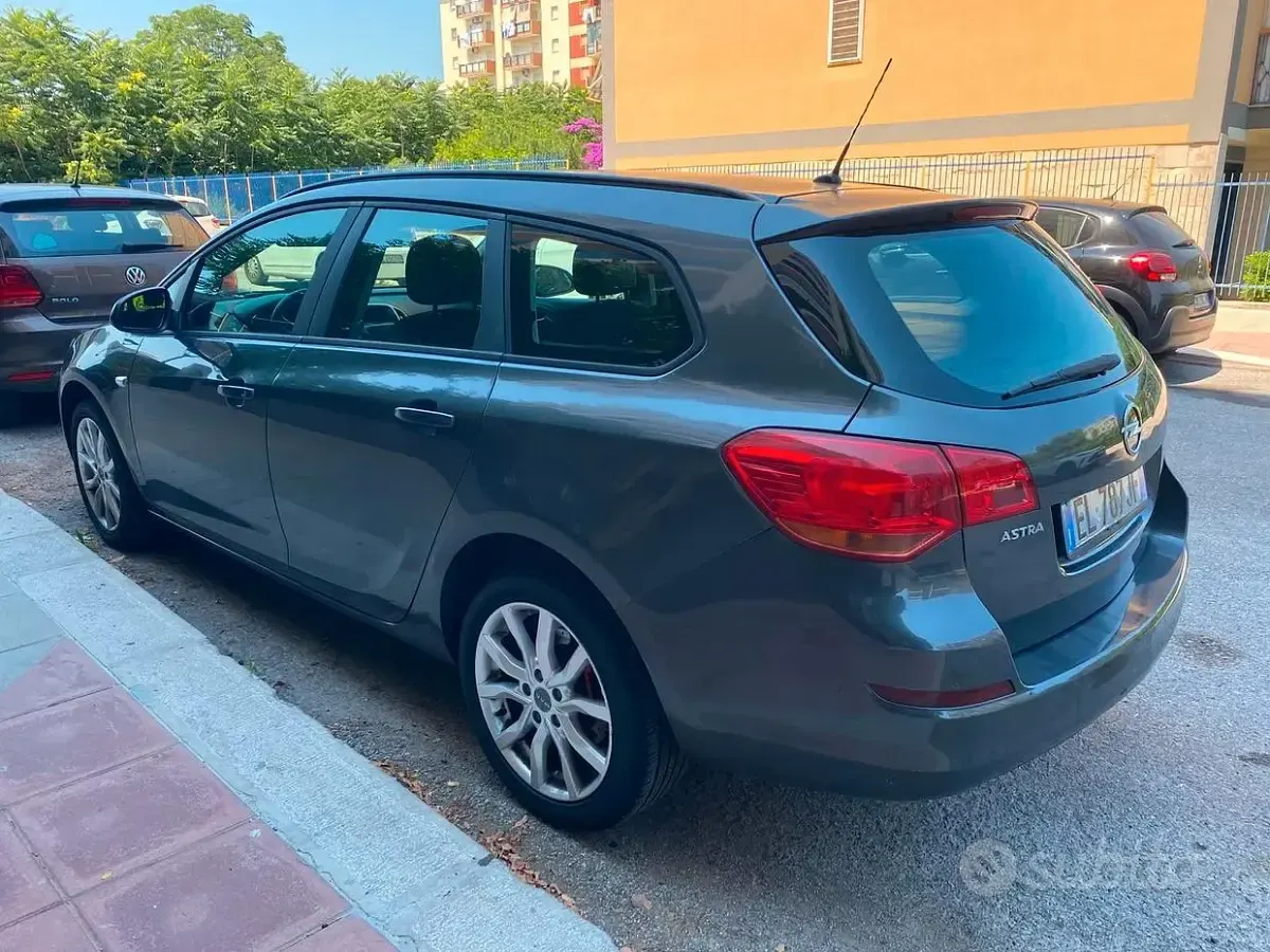 Usata Opel Astra 110 CV (80 kW) 2012 Station wagon