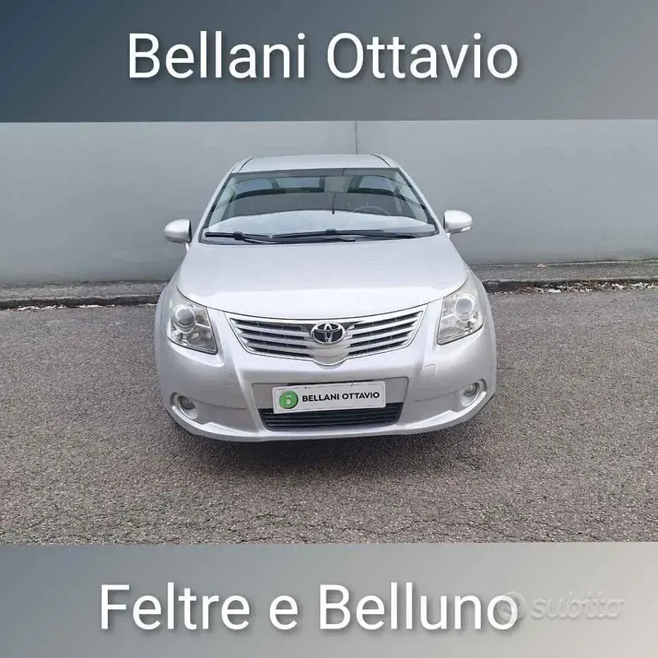 Usata Toyota Avensis Executive 126 CV (92 kW) 2011 Grigio Station wagon
