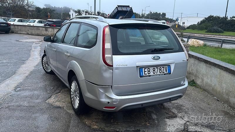 Usata Ford Focus 110 CV (80 kW) 2010 Marrone Station wagon