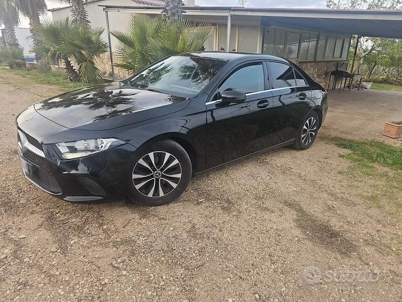 Nero Usata 2019 Mercedes A180 Tre volumi | 20.000 € (Buon prezzo) - Immagine 1/4