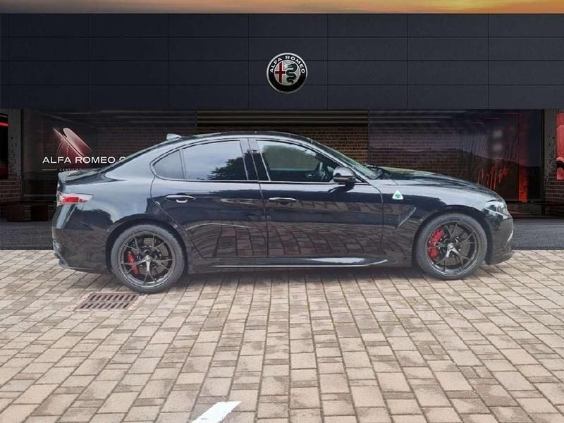 Nuova Alfa Romeo Giulia Quadrifoglio 518 CV (380 kW) 2025 Nero Berlina