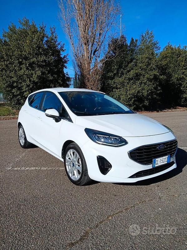 Bianco Usata 2022 Ford Fiesta Titanium Tre volumi | 12.700 € (Ottimo prezzo) - Immagine 1/4