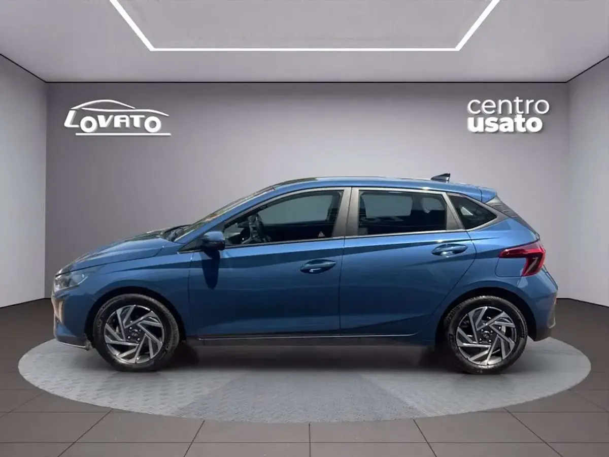 Usata Hyundai i20 77 CV (56 kW) 2025 Vibrant blue Utilitaria