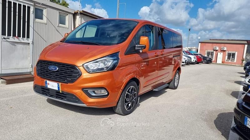 Usata Ford Tourneo Titanium 131 CV (96 kW) 2019 Arancione Monovolume