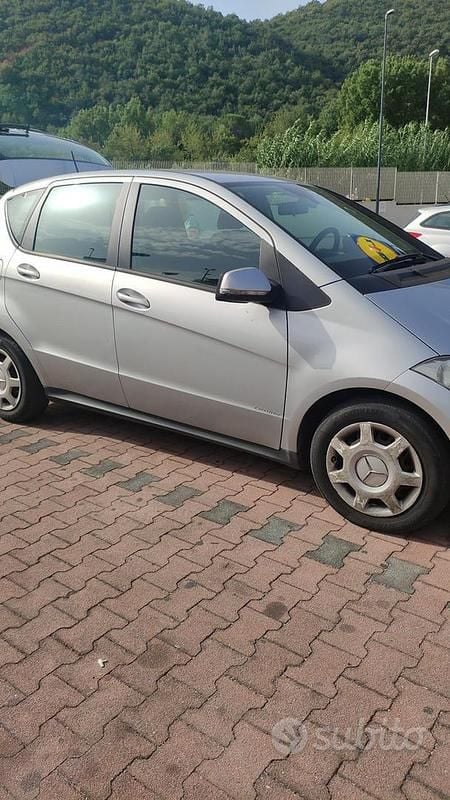 Grigio Usata 2010 Mercedes A180 Executive Due volumi | 3000 € (Super prezzo) - Immagine 1/4