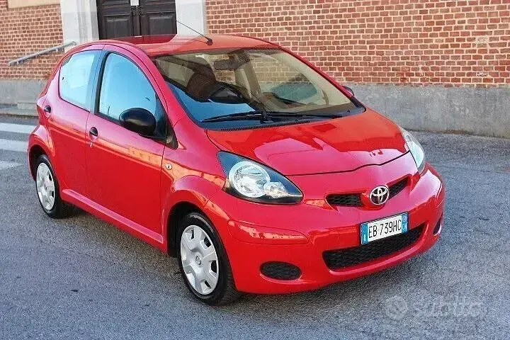 Usata Toyota Aygo Edition 68 CV (50 kW) 2010 Rosso Utilitaria