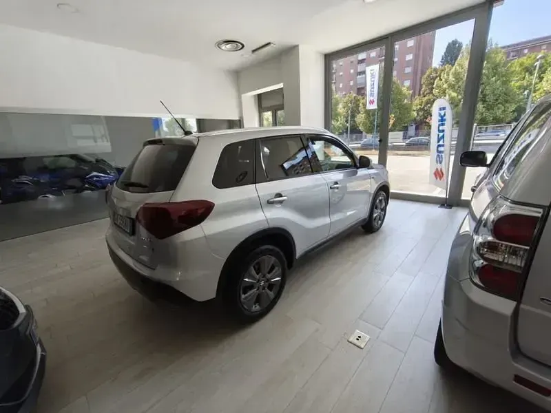 Usata Suzuki Vitara Cool 129 CV (94 kW) 2024 Argento SUV