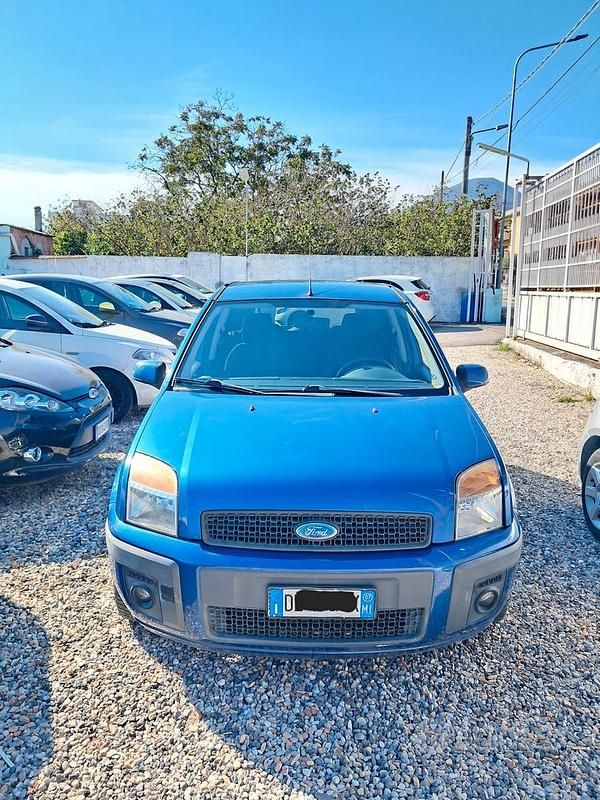Blu Usata 2007 Ford Fusion Titanium Tre volumi | 2799 € (Buon prezzo) - Immagine 1/4