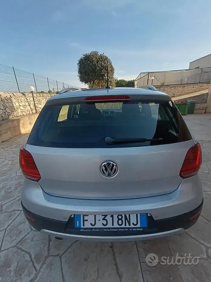Käytetty VW Polo Cross 90 HP (66 kW) 2017 Harmaa Viistoperä