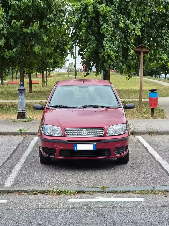Usata Fiat Punto Classica 60 CV (44 kW) 2009 Rosso Utilitaria