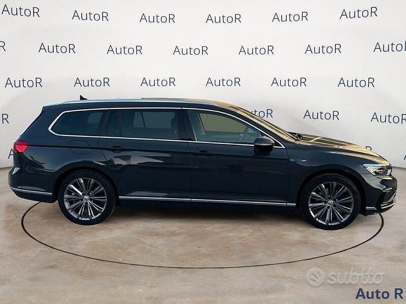 Usata VW Passat GTE 218 CV (160 kW) 2019 Grigio Station wagon