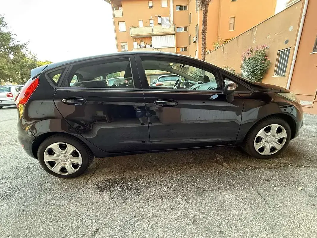 Usata Ford Fiesta 97 CV (71 kW) 2009 Nero Berlina