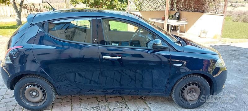 Usata Lancia Ypsilon Platinum 95 CV (69 kW) 2016 Blu Utilitaria