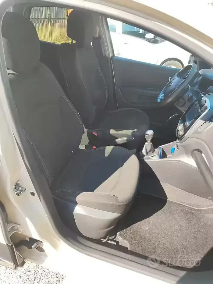 Usata Renault Captur 90 CV (66 kW) 2018 Beige SUV