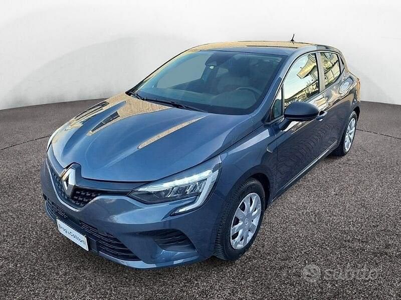 Używany Renault Clio V Life 91 KM (66 kW) 2022 Szary Sedan/Limuzyna