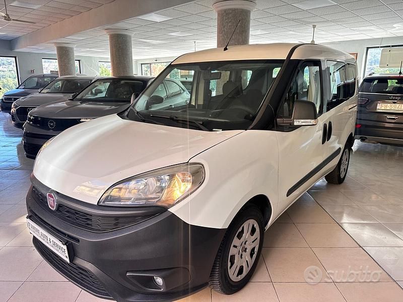 Usata Fiat Doblò Lounge 95 CV (69 kW) 2017 Bianco Monovolume