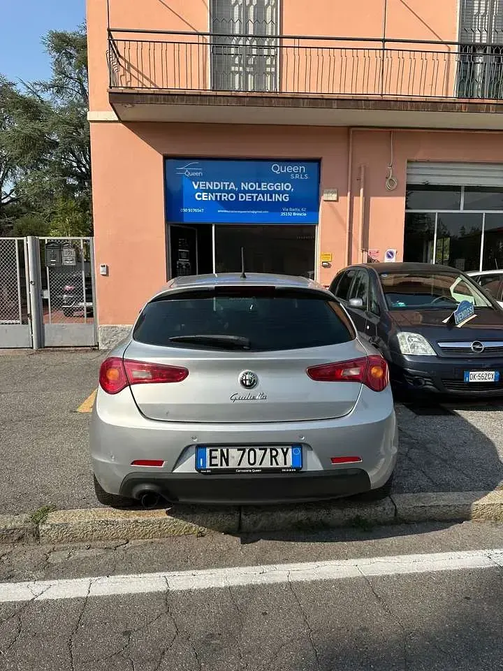 Usata Alfa Romeo Giulietta Exclusive 105 CV (77 kW) 2012 Argento Utilitaria