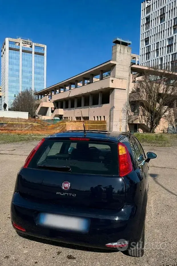 Usata Fiat Punto 69 CV (50 kW) 2015 Bluazzurro Utilitaria