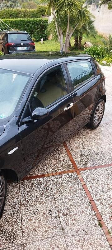 Usata Alfa Romeo 147 140 CV (102 kW) 2007 Nero Utilitaria