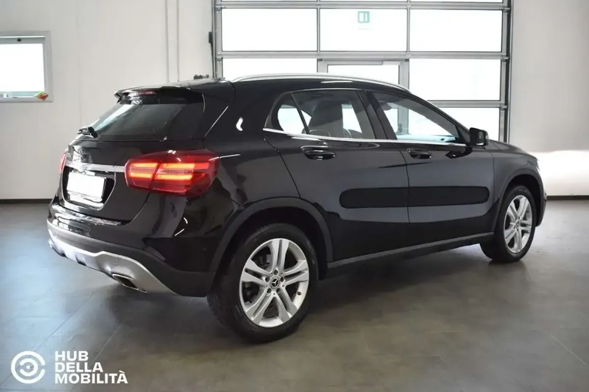 Usata Mercedes GLA180 109 CV (80 kW) 2018 Nero SUV