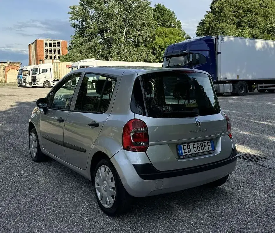 Usata Renault Modus 75 CV (55 kW) 2010 Grigio Monovolume