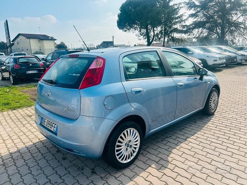 Usata Fiat Grande Punto 65 CV (47 kW) 2005 Blu Utilitaria