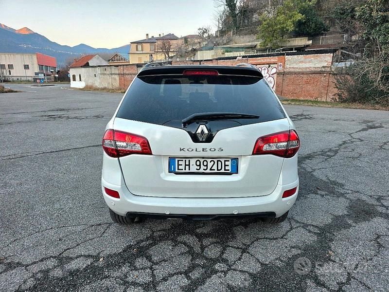 Käytetty Renault Koleos Bose Edition 150 HP (110 kW) 2011 Valkoinen Katumaasturi
